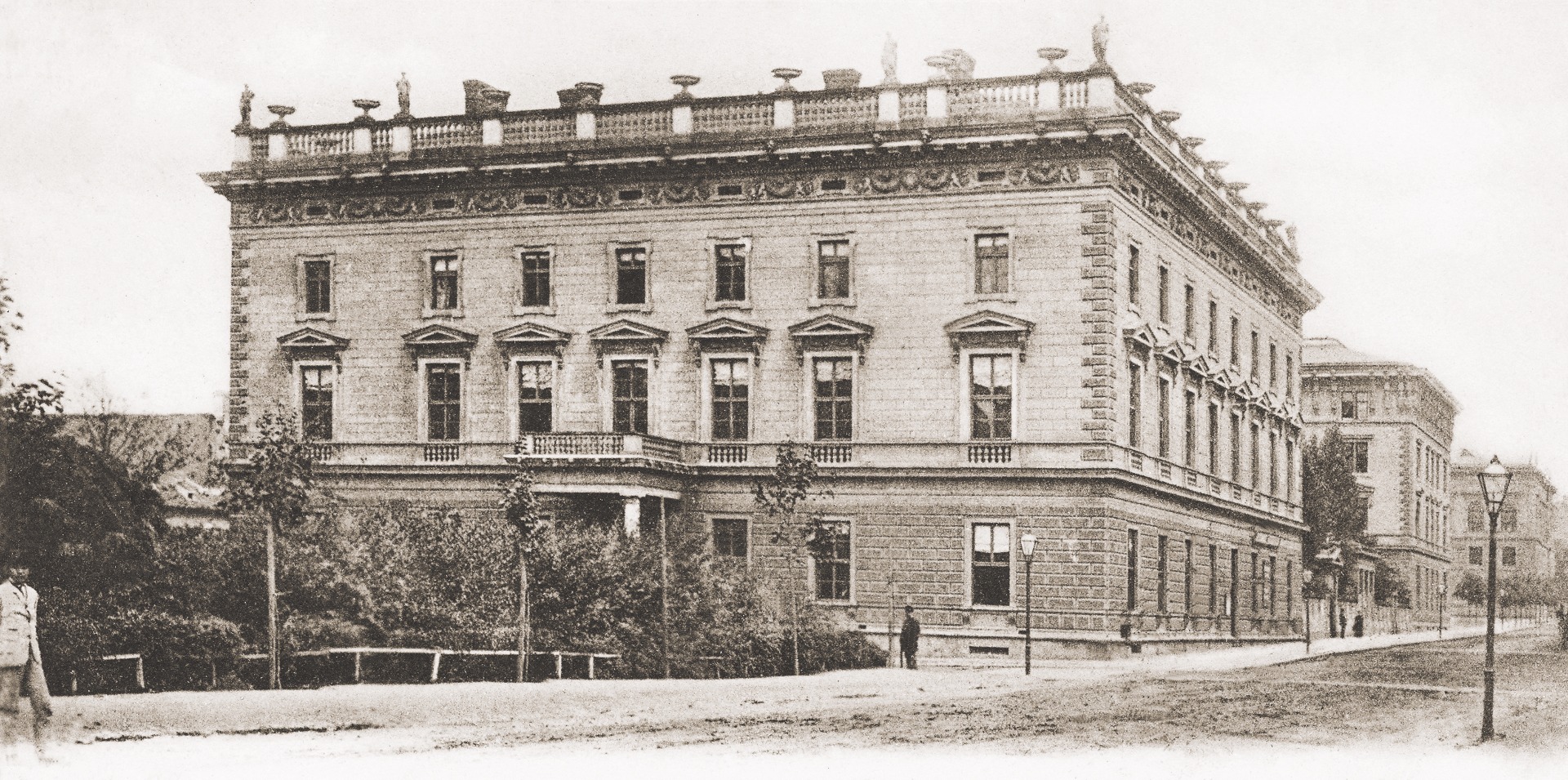 Besední dům kolem roku 1900, dobová pohlednice © archiv JZ