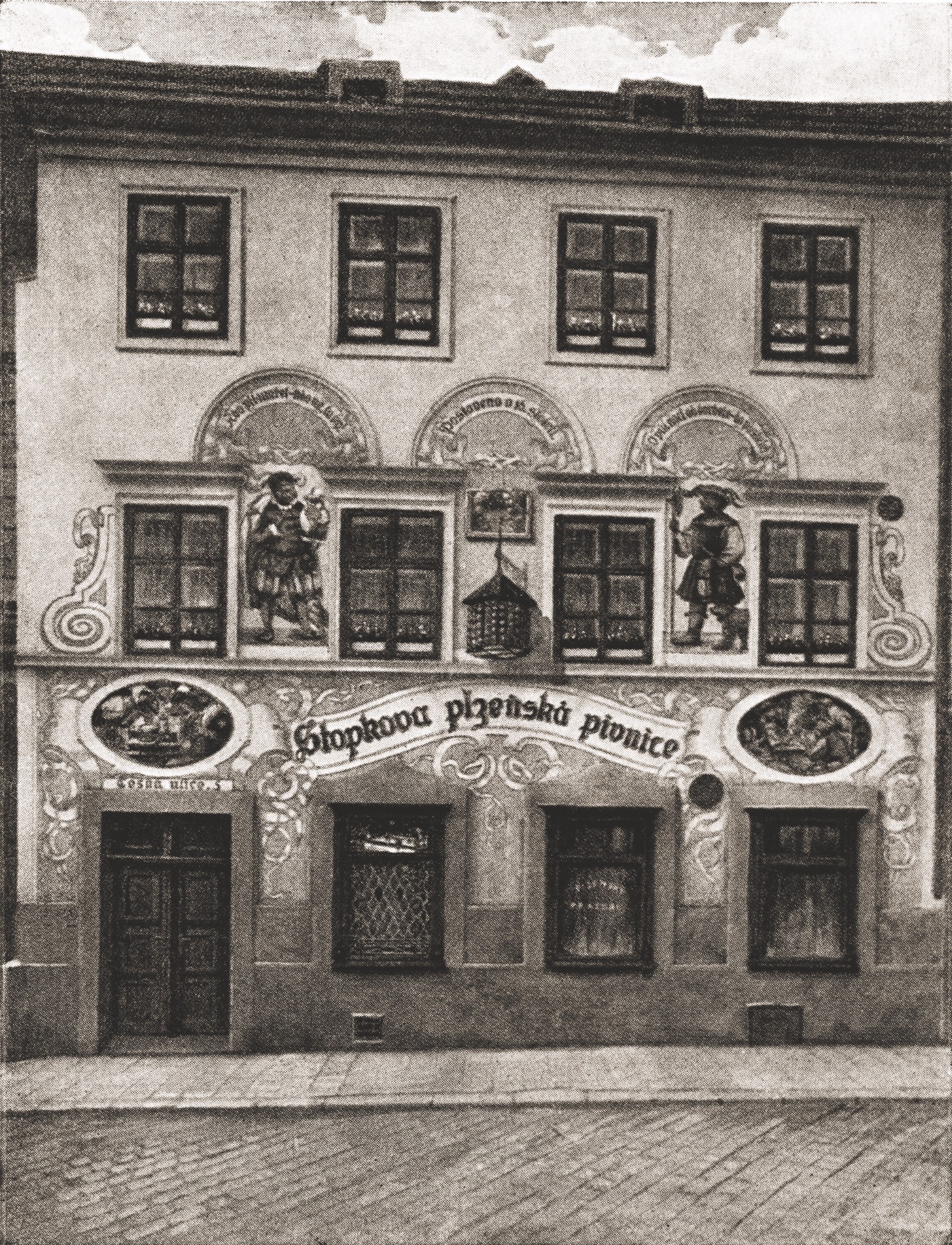 Průčelí Stopkovy pivnice s freskami Ladislava Nováka (1920) © Nakladatelství Josef Filip