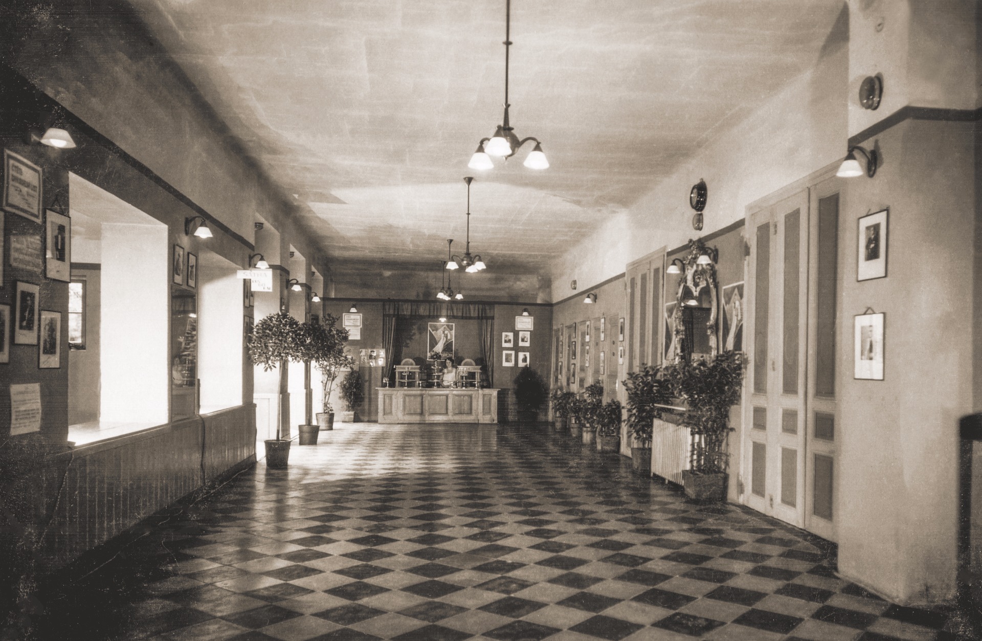 Foyer českého Národního divadla na rohu ulice Veveří v roce 1934 © Archiv města Brna